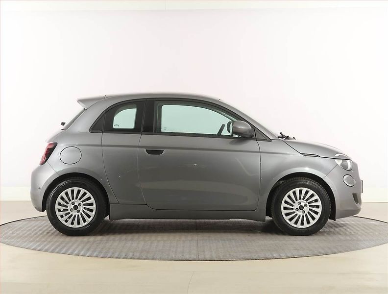 Fiat 500e (2023) 42 kWh, SoH 95%, digi klima - fotka 6 z 21