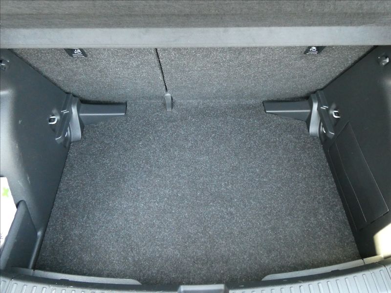 Škoda Fabia 1,0 TSi 70kW koupeno v ČR, DPH - fotka 18 z 39