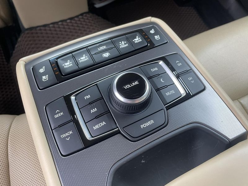 Hyundai Genesis EXCLUSIVE 3.8 GDI V6 4x4 232kW - fotka 27 z 33
