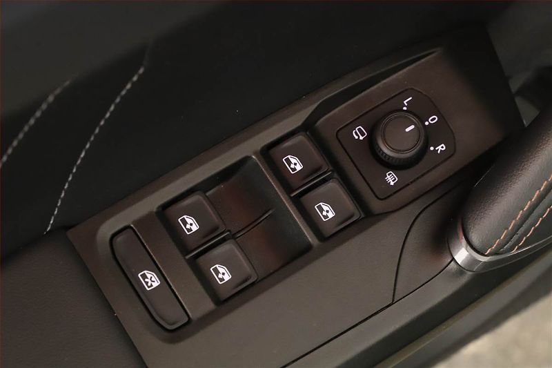 Cupra Formentor (2023) 1.4 e-Hybrid - fotka 25 z 28