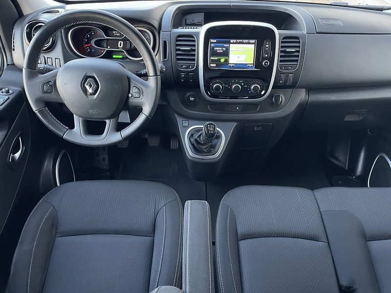 Renault Trafic (2021) Passenger L1 2,0dCi 145k 9míst - fotka 13 z 25