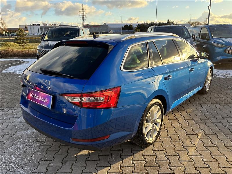 Škoda Superb 2,0 TDI 110kW Style AUT - fotka 5 z 40
