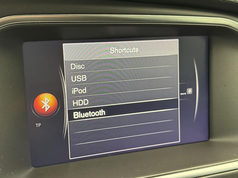 Volvo V40 T2 MOMENTUM AUT - fotka 34 z 41