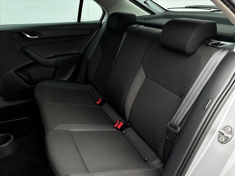Škoda Rapid 1.2 TSI AUT.KLIMA SERVIS.KN ČR - fotka 11 z 18