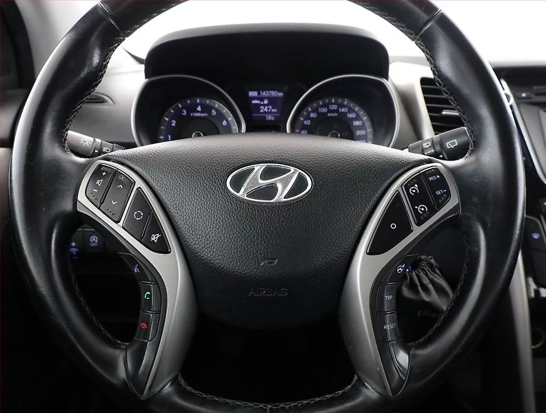 Hyundai i30 (2015) Comfort 1.6 GDI, Serv.kniha - fotka 8 z 16