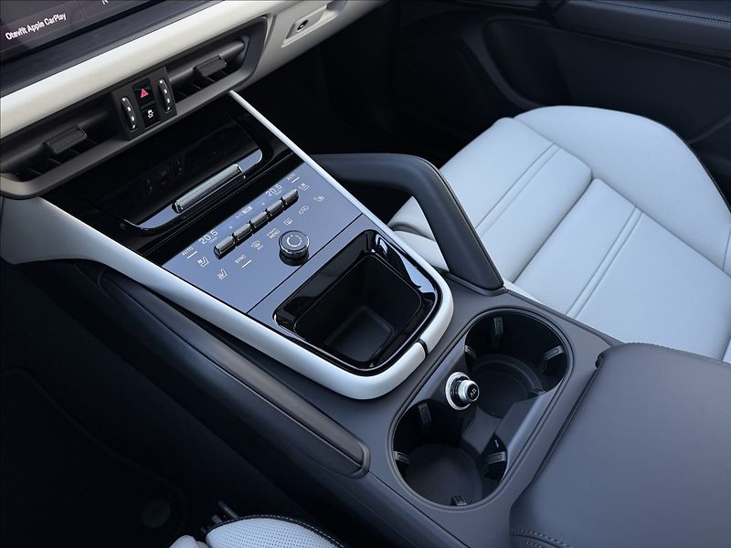 Porsche Cayenne E3 II Coupe Black Edition - fotka 18 z 37