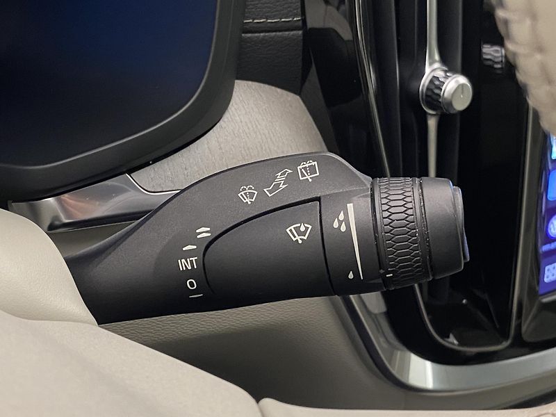 Volvo V60 T6 RECHARGE BRIGHT REZERVACE - fotka 23 z 57