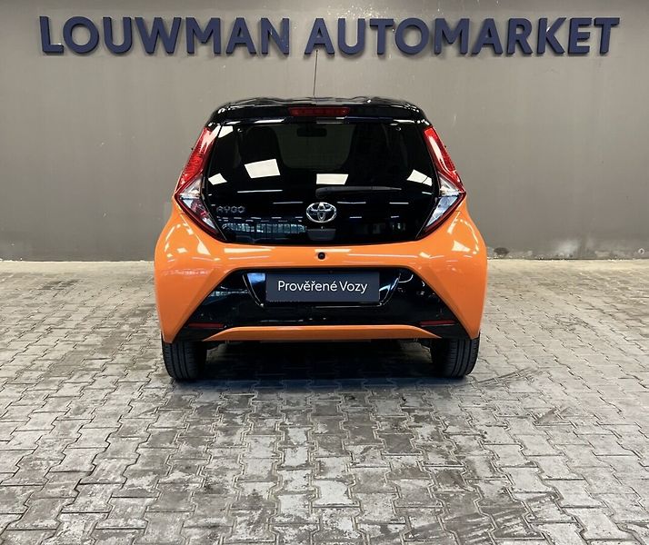 Toyota Aygo 1.0 SELECTION x-cite - fotka 13 z 15