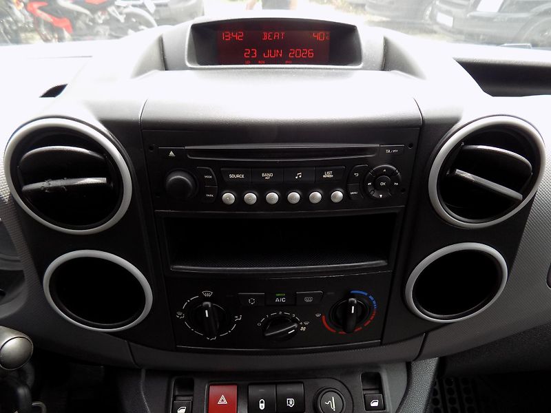 Peugeot Partner 1,6 HDI 73 KW KLIMA, TEMP, ČR - fotka 29 z 44