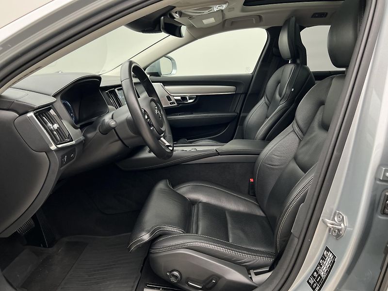 Volvo V90 CC D5 AWD PRO AUT - fotka 3 z 41