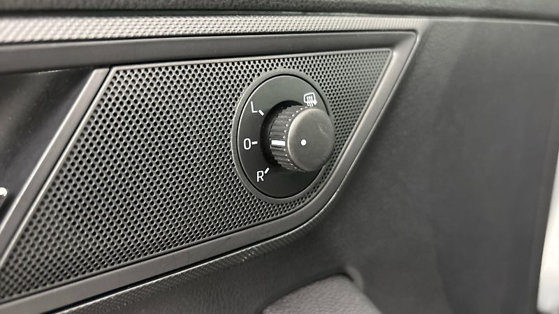 Škoda Fabia 1.0 TSI Ambition Combi - fotka 21 z 24