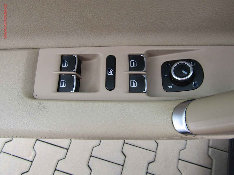 Volkswagen Passat (2011) 2.0TDi 4x4, DSG, navi, bixen - fotka 11 z 16