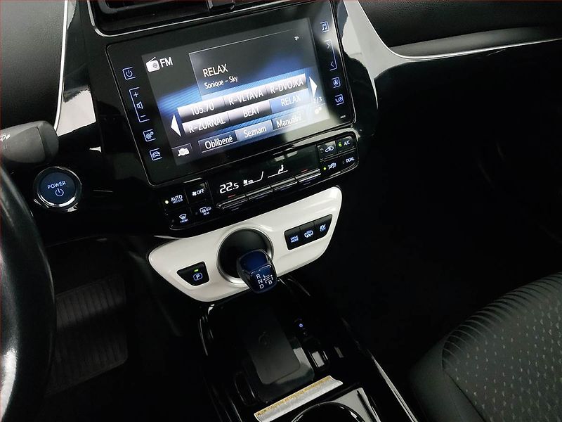 Toyota Prius (2018) 1.8 PHV, Automat, Serv.kniha - fotka 13 z 21