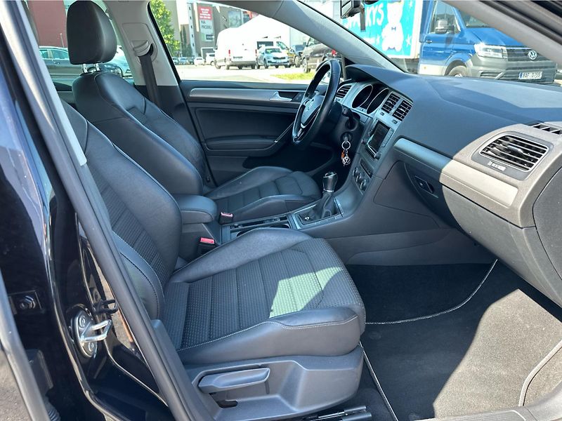 Volkswagen Golf Comfortline 1.6 TDI 77kW - fotka 14 z 21