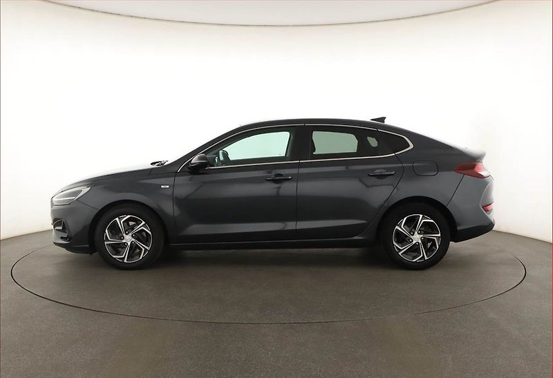 Hyundai i30 (2022) 1.5 T-GDI MHEV, ČR,1.maj - fotka 3 z 20