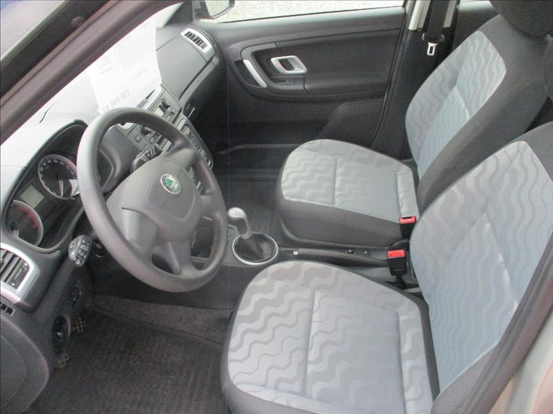 Škoda Fabia 1,4 i 16v,aut.klima,serv.kn. - fotka 13 z 37