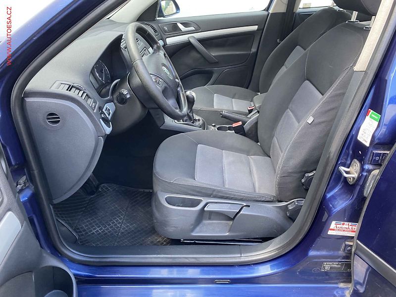 Škoda Octavia (2007) 1.9TDi, AC, výhřev sed - fotka 9 z 17