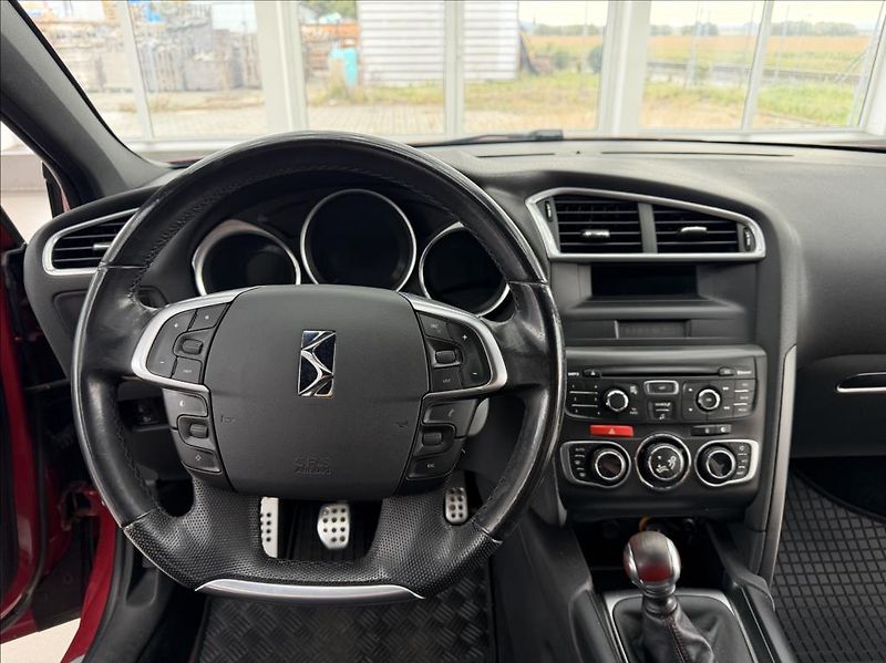 Citroën DS4 1,6 HDI, Manuál, 82kw - fotka 14 z 26