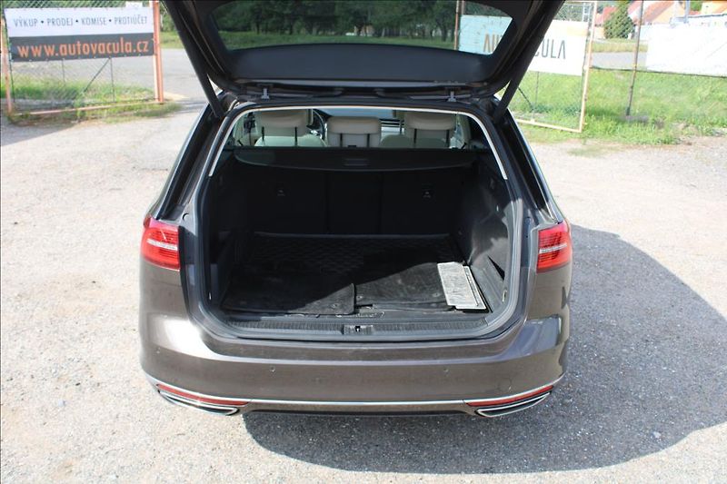 Volkswagen Passat 2,0 TDi  HIGHLINE, 4 x 4, DSG - fotka 15 z 38