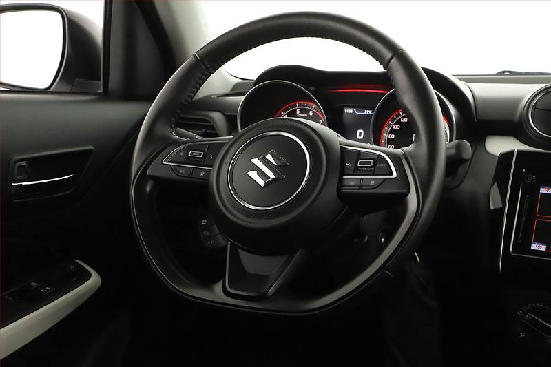 Suzuki Swift (2023) 1.2, Automat, Serv.kniha - fotka 11 z 18