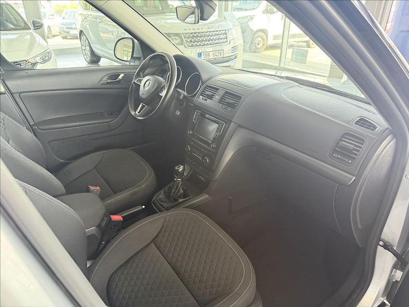 Škoda Yeti 2,0   TDI,DRIVE,TAŽNÉ,SERVISKA - fotka 8 z 25
