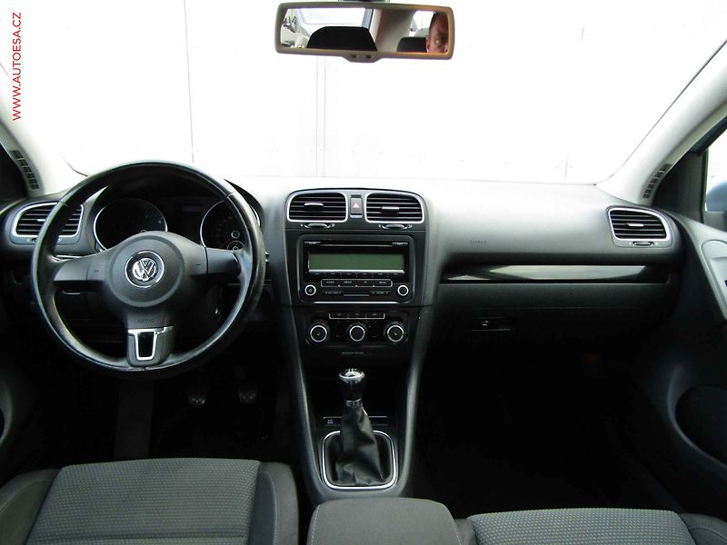 Volkswagen Golf (2009) 2.0 TDi, AC, výhřev sed - fotka 8 z 17