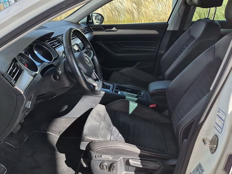 Volkswagen Passat Elegance Variant 2.0 TDI 110kw - fotka 9 z 24