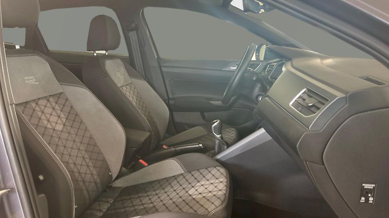 Volkswagen Taigo (2025) R-Line 1,0TSI 85kW - fotka 14 z 24