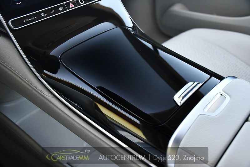 Mercedes-Benz EQE 500 AMG 4MATIC  - fotka 34 z 53