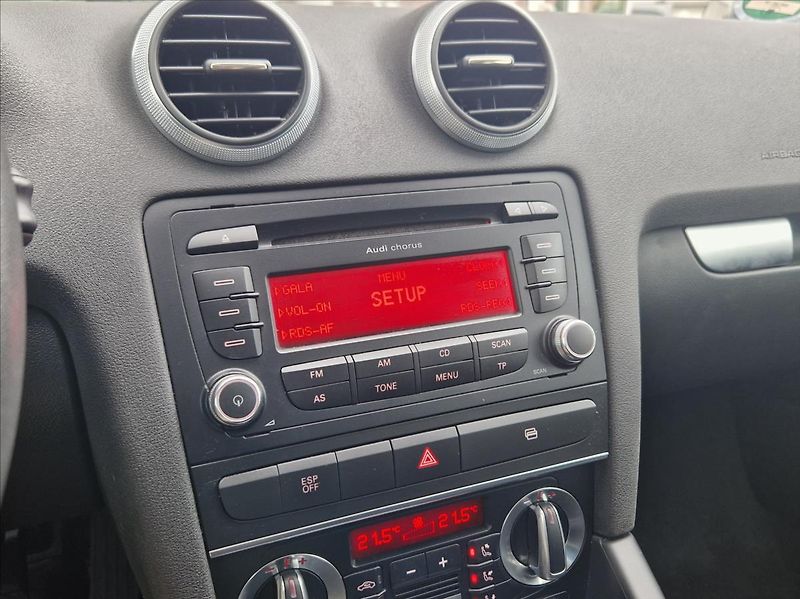 Audi A3 1,6 MPI SPORTBACK AUTOAC PANO - fotka 28 z 32