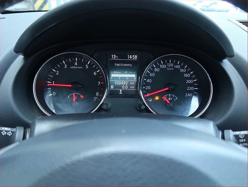 Nissan Qashqai (2013) 1.6, Tempomat, Park. senzory - fotka 11 z 15