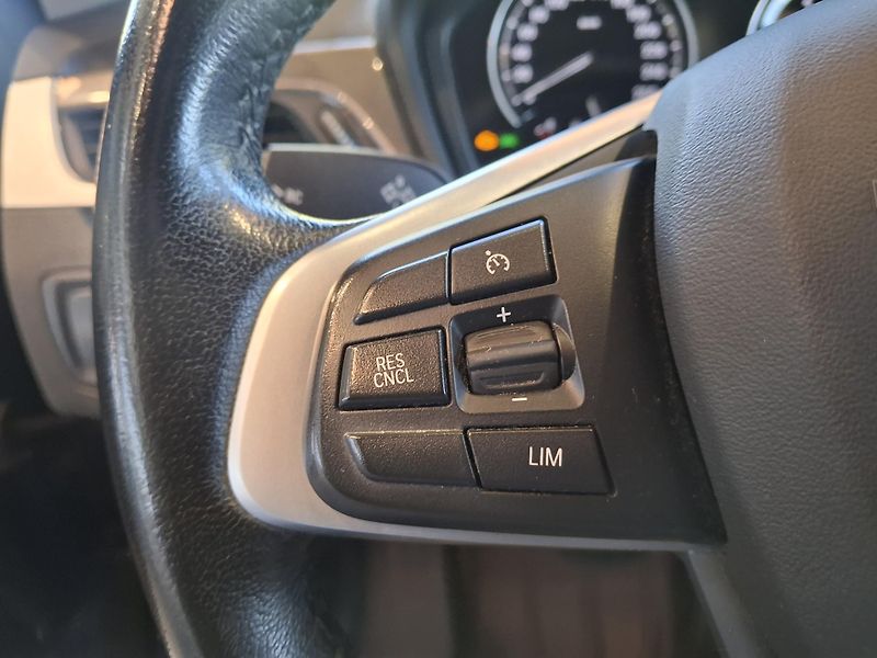 BMW X1 xDrive18d X-Line - fotka 19 z 24