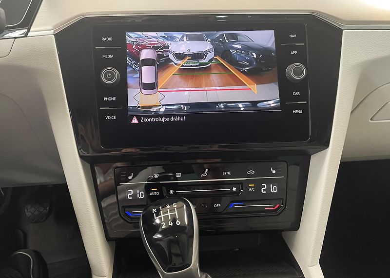 Volkswagen Passat 2.0TDI 110 kW BMT Elegance, ČR - fotka 18 z 29