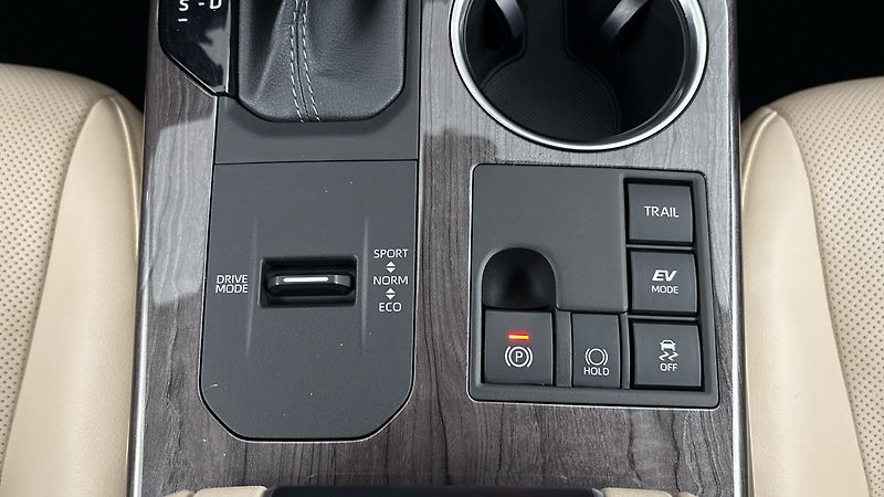 Toyota Highlander 2.5 Hybrid AUT 4x4 Prestige - fotka 24 z 33