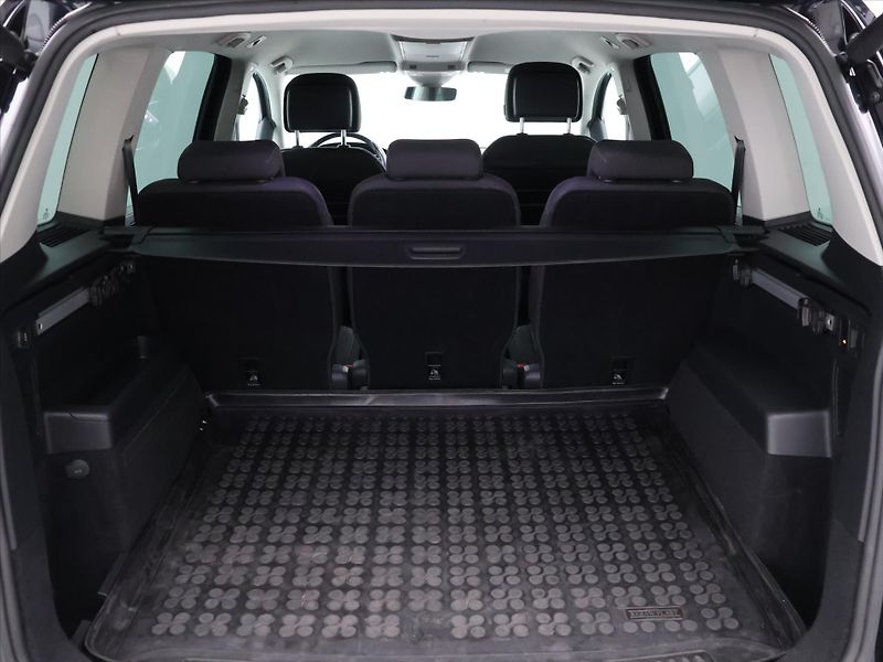 Volkswagen Touran 2,0 TDI 110kW Highline DSG DPH - fotka 9 z 33