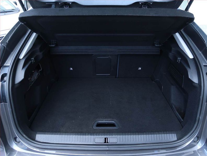 Citroën C4 (2021) 1.2 PureTech, ČR,1.maj - fotka 14 z 18