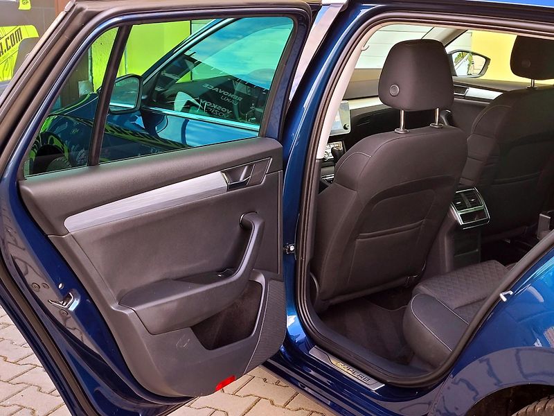Škoda Superb TSi DSG AMB *SERVIS,CEBIA   - fotka 15 z 43