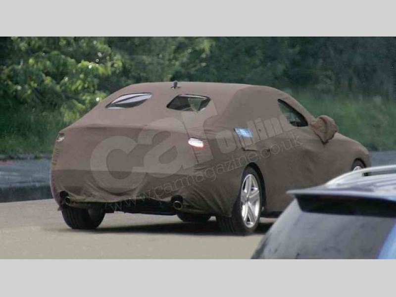 Testovací mula pro SUV Rolls-Royce Cullinan.