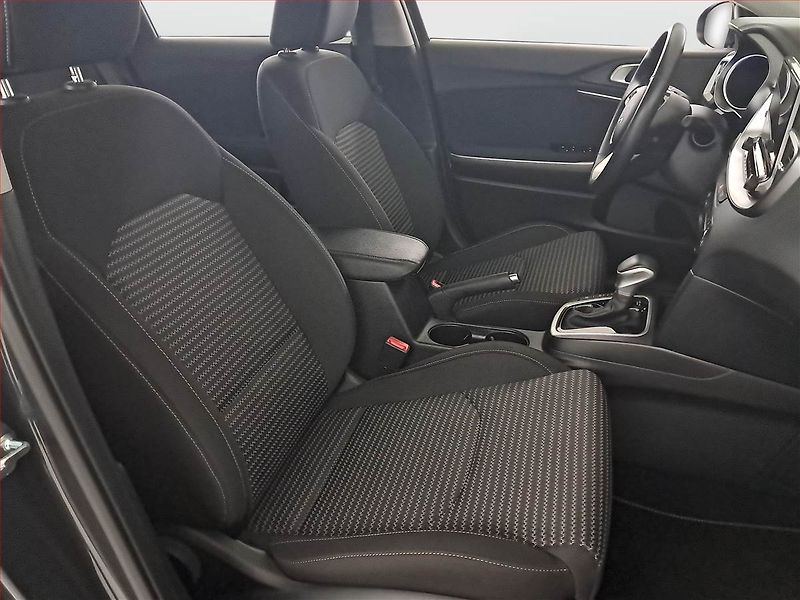 Kia Ceed (2025) 1.5 T-GDI - fotka 9 z 19