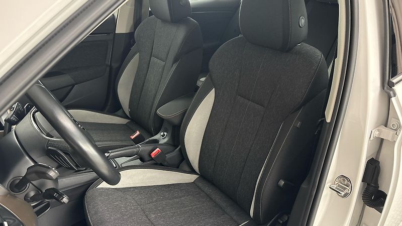 Škoda Kamiq 1.5 TSI DSG Style - fotka 15 z 28