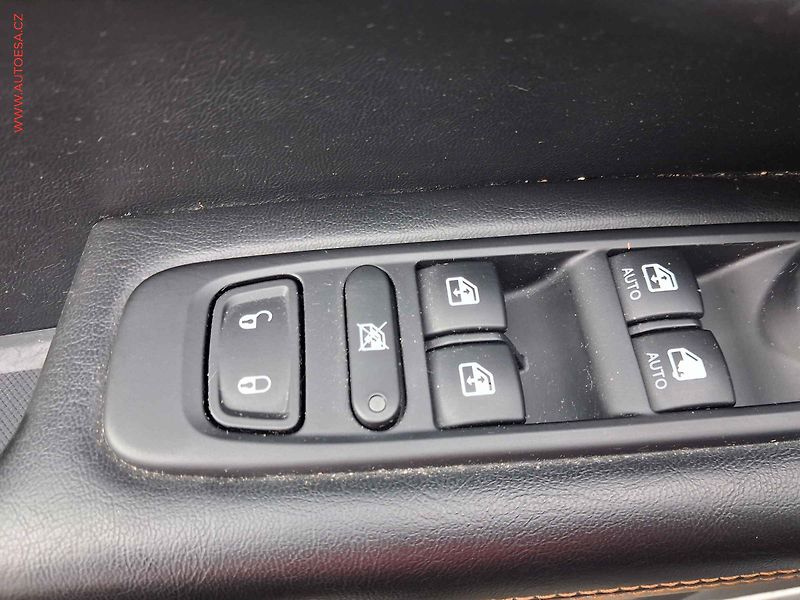 Jeep Compass (2019) 1.4 MultiAir 4X4, Limited - fotka 16 z 22