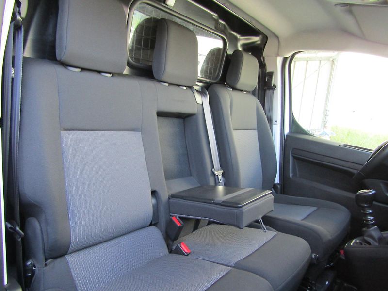 Toyota ProAce (2023) 1,5 D-4D 88 KW - fotka 21 z 26