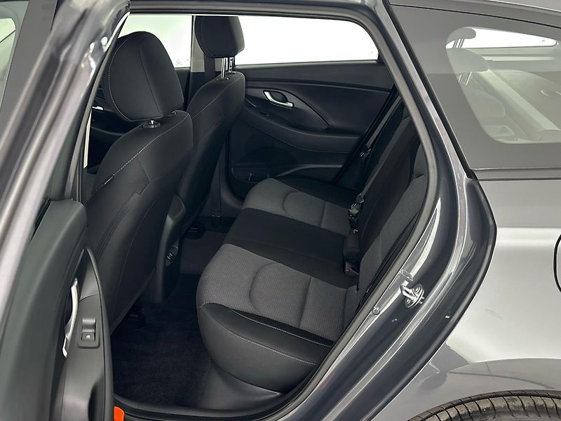 Hyundai i30 Smart DCT - fotka 8 z 26