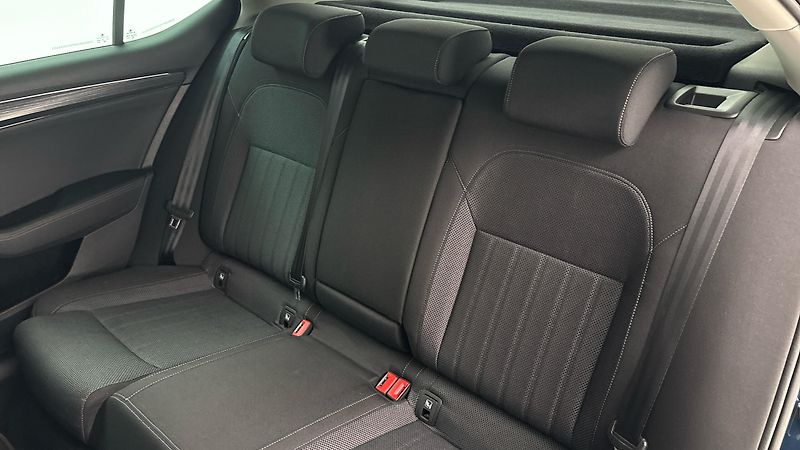 Škoda Superb 2.0 TDI DSG Style - fotka 16 z 28