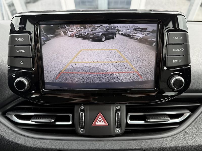 Hyundai i30 1,5 T-GDI DCT Smart Automat ČR - fotka 29 z 40