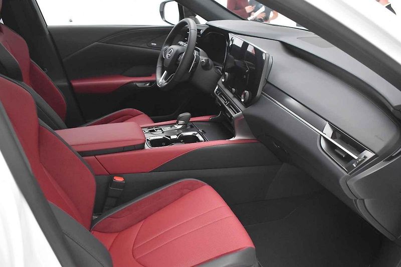 Lexus odtajnil novou generaci svého bestselleru RX