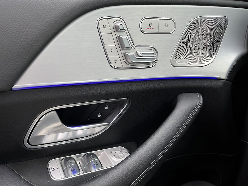 Mercedes-Benz GLE 300 d 4MATIC AMG Line Airmatic - fotka 13 z 18