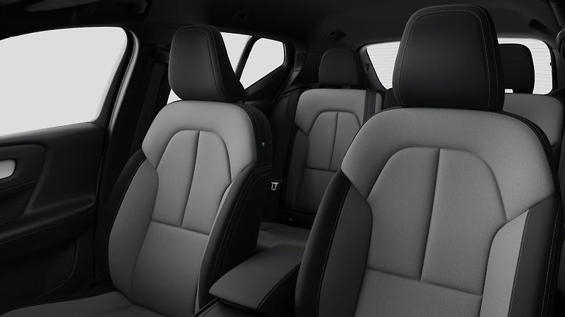 Volvo XC40 (2026) B3 BLACK EDITION PLUS AUT - fotka 3 z 17