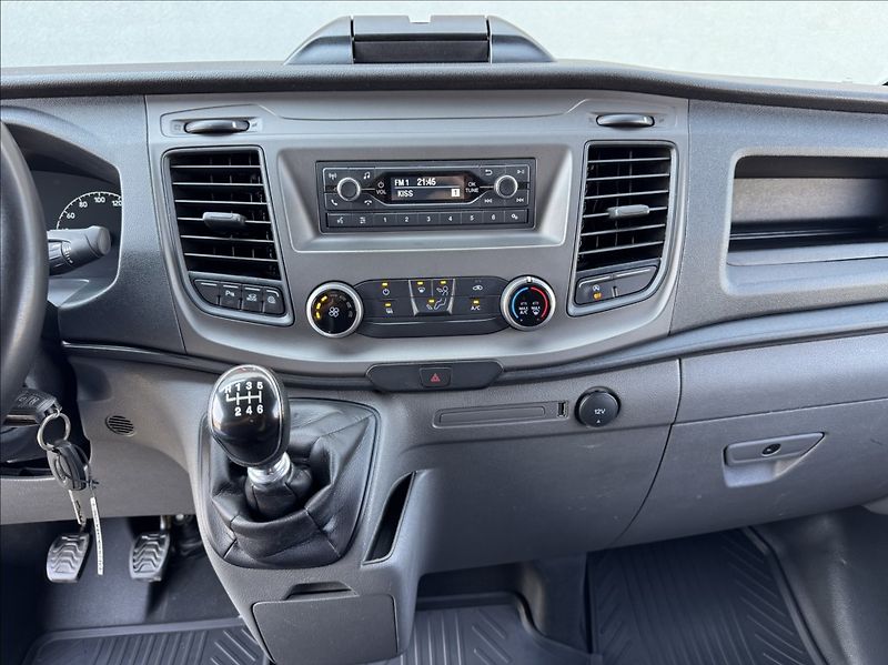 Ford Transit Custom 2,0 TDCi L1H1 DPH 1.maj ČR - fotka 39 z 50