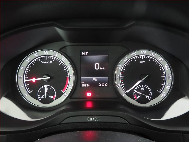 Škoda Karoq (2022) Ambition Plus 2.0 TDI - fotka 11 z 16